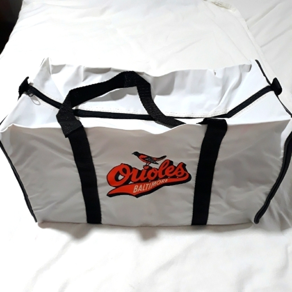 Vintage Baltimore Orioles Early 90's Zipped Duffle Bag Budweiser white Black